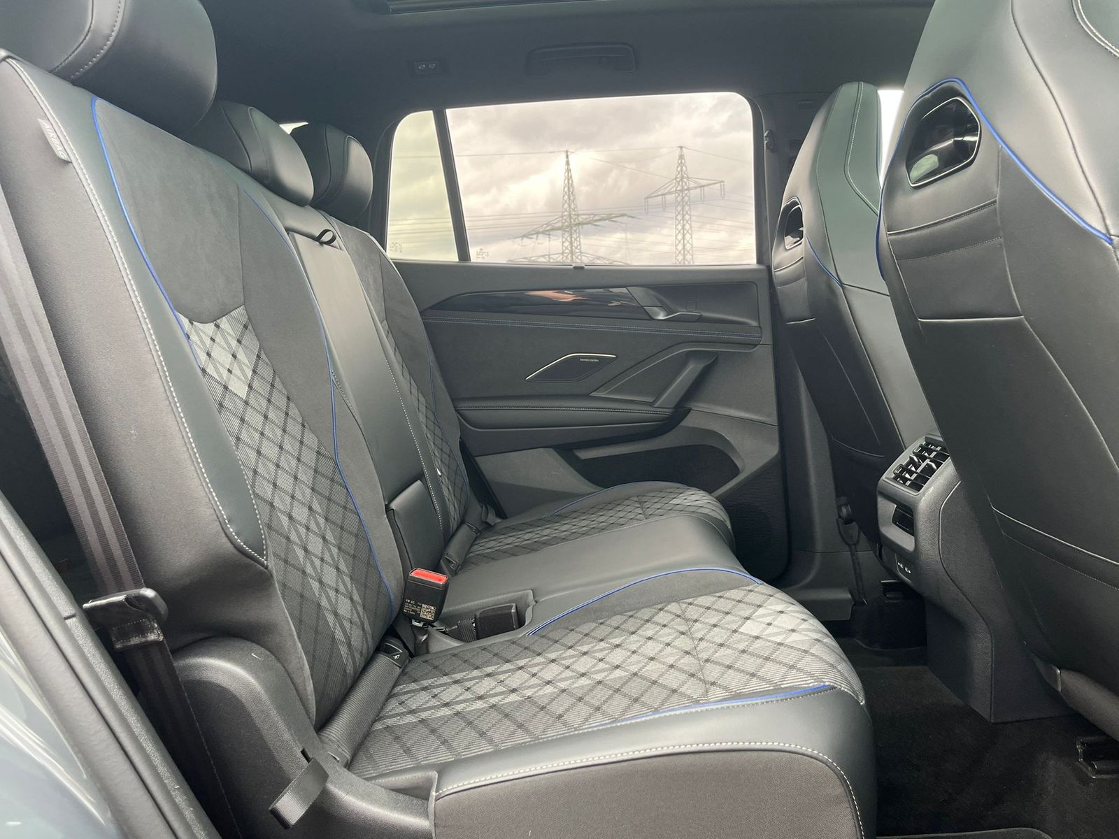 Изображение автомобиля Volkswagen Tayron 2.0 TDI 4M R-Line BLACK*7Si*MATRIX*PANO