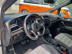 Fahrzeugabbildung Volkswagen Touran 1.5 TSI DSG R-Line 7-Si. STANDHZG PANO AH
