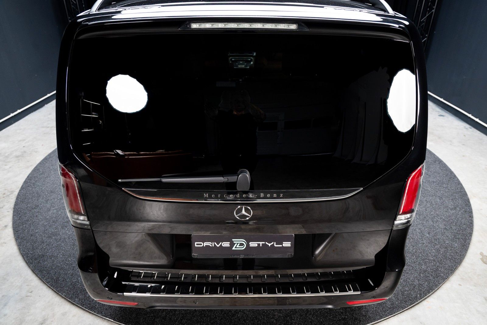 Fahrzeugabbildung Mercedes-Benz V 300 d 4MATIC EXCLUSIVE lang + AIRMATIC + Bur