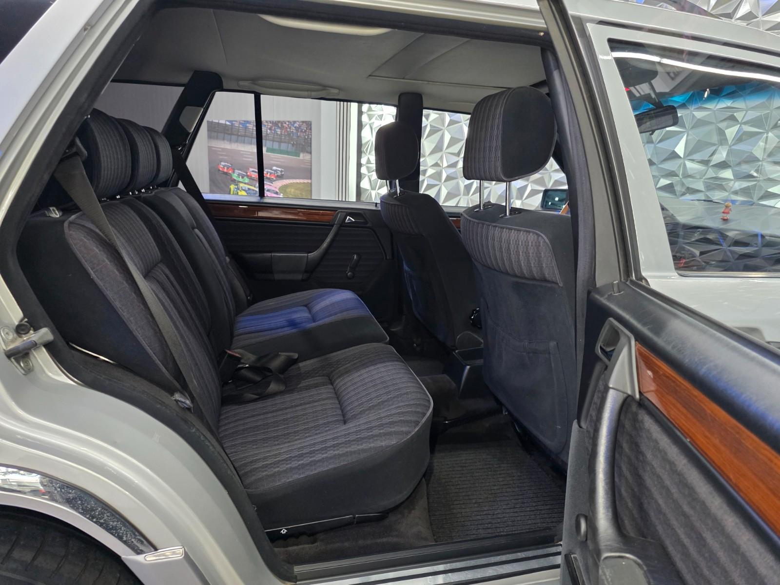 MERCEDES-BENZ E 230 TE BREAK W124 132 ch BVM 1ère MAIN - ATTELAGE - TOIT OUVRANT - 224240 km