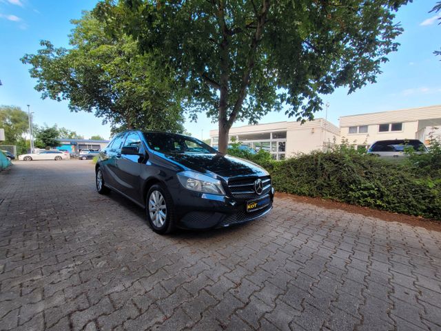 MERCEDES-BENZ A 180 Style/NAVI/TEILEDER/SERVIS TÜV NEU
