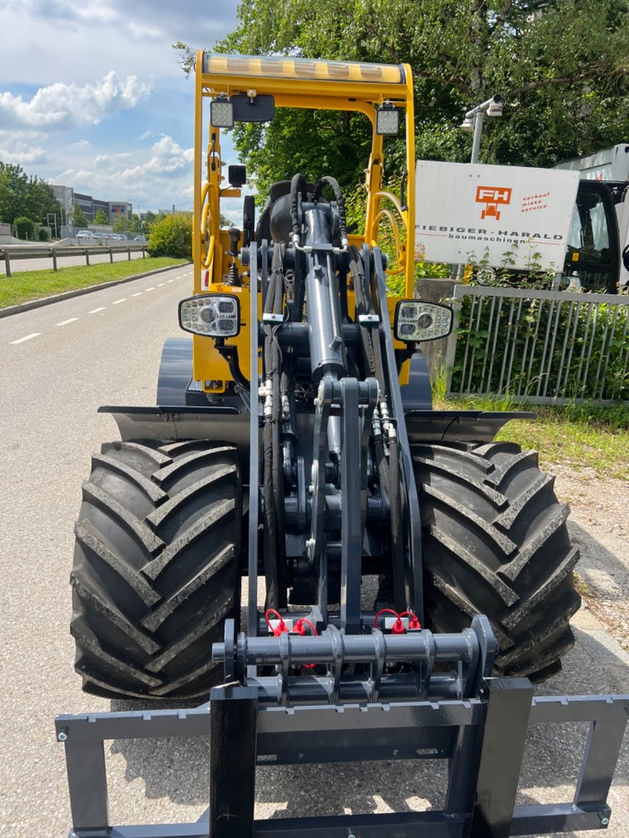 Fahrzeugabbildung Andere Eurotrac W12F -  KlappSchutzdach - hebt Pflaster