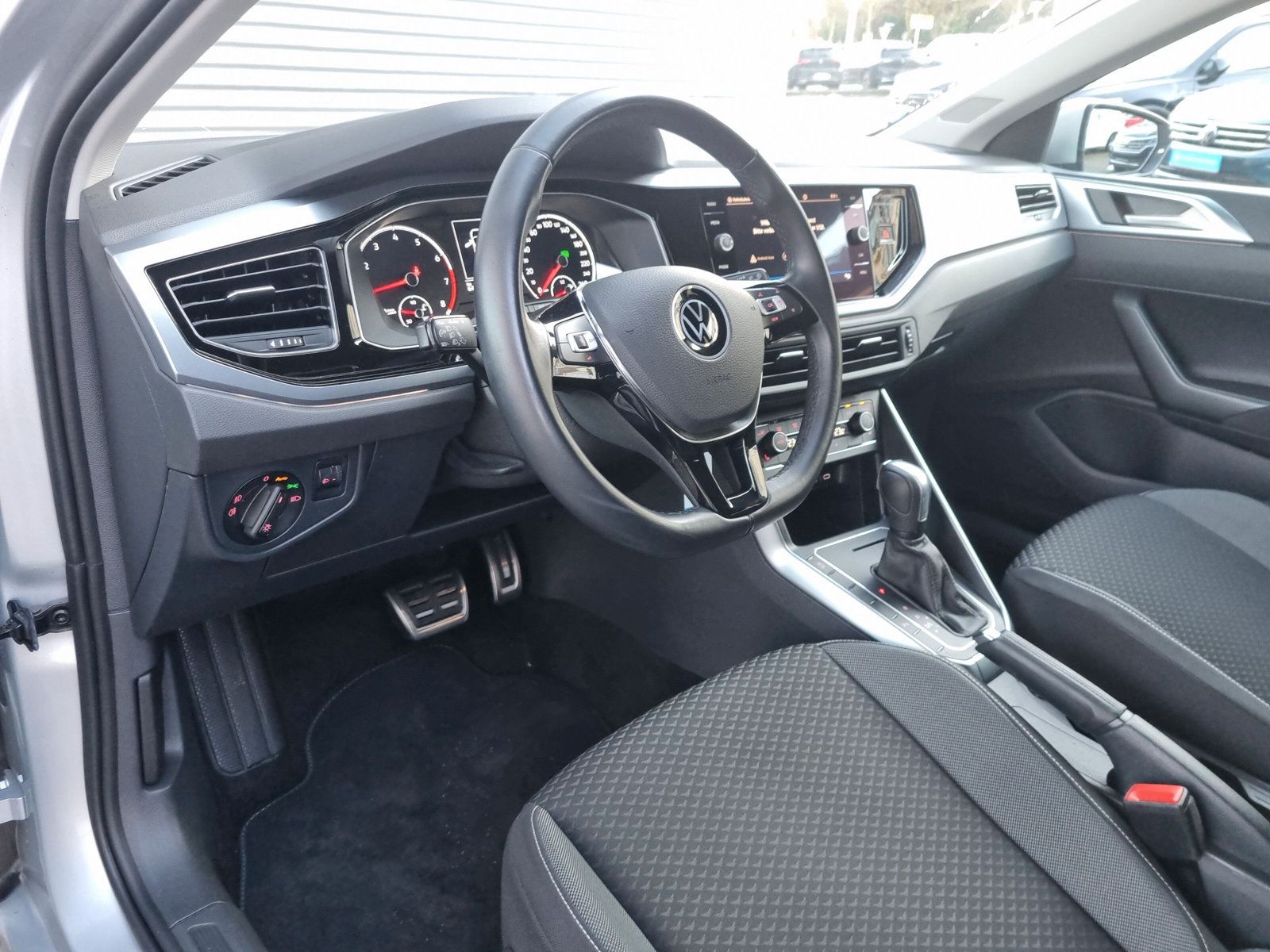 Fahrzeugabbildung Volkswagen Polo 1.0 TSI DSG Active NAVI PDC SHZ DAB