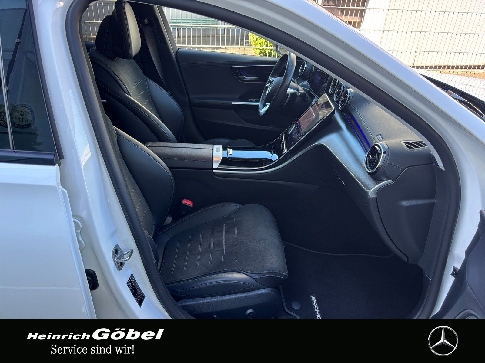 Fahrzeugabbildung Mercedes-Benz C 180 T AMG*PANO*LED*TOTWINKEL*NIGHT-PAKET*KAMER