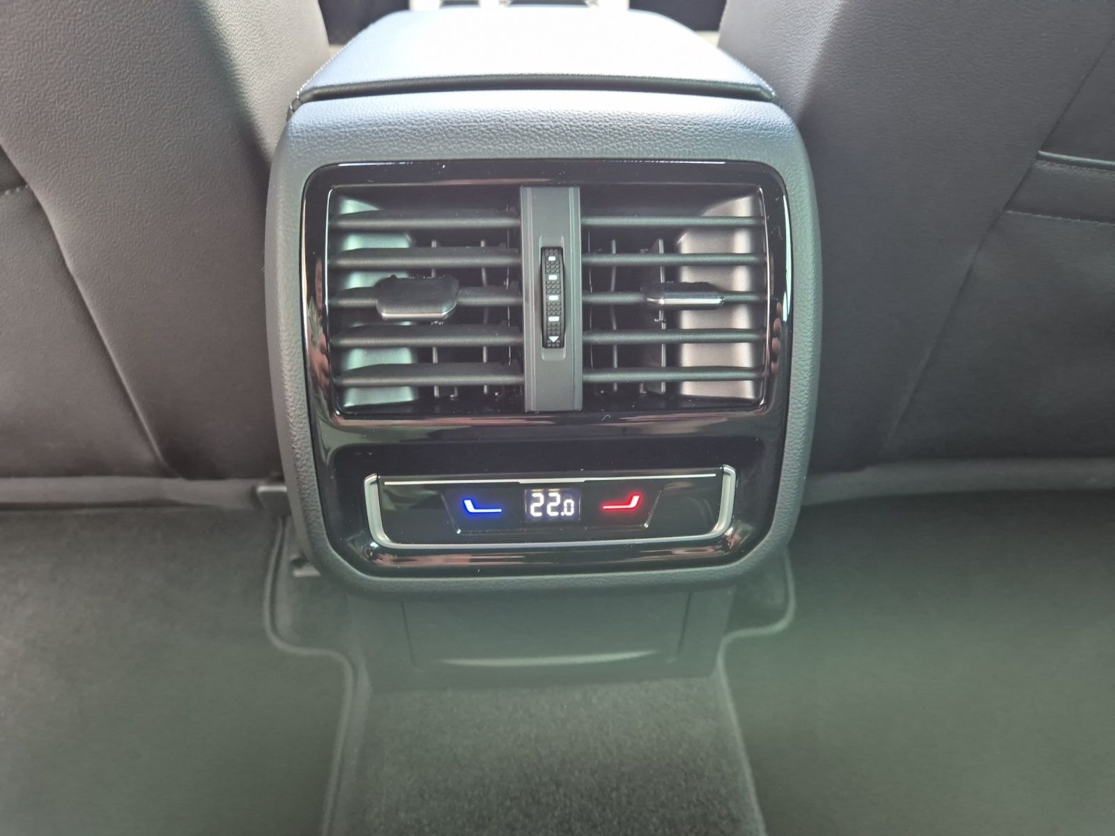 Fahrzeugabbildung Volkswagen Passat Variant GTE AHK Navi ACC RFK SH LM
