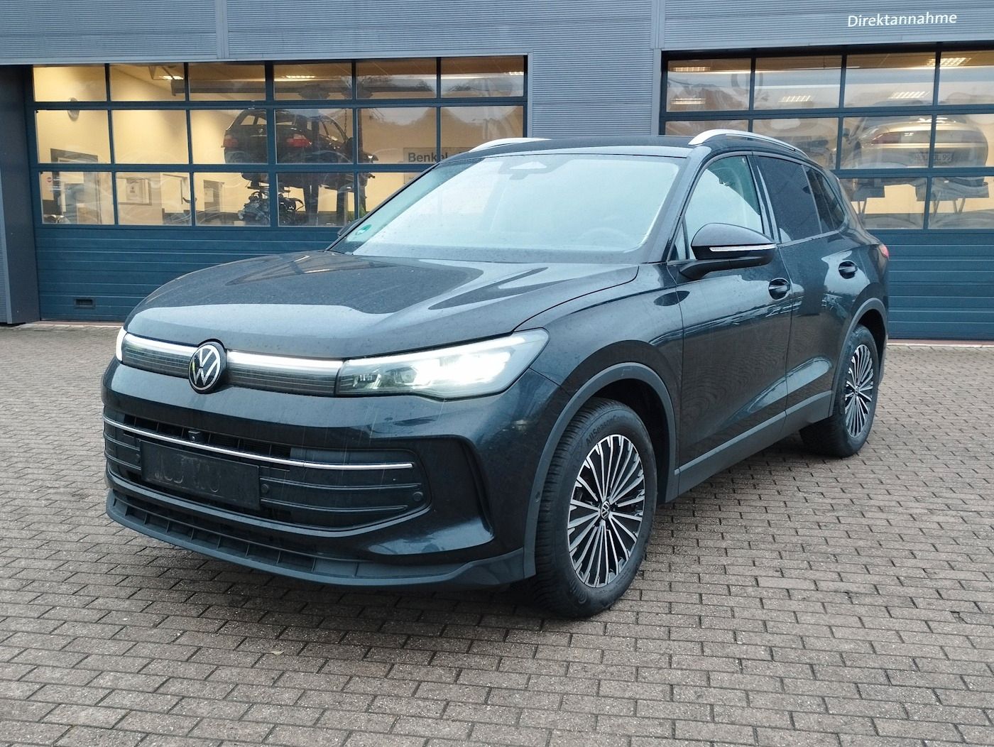 Fahrzeugabbildung Volkswagen Tiguan 1.5 eTSI Life NEU52T Matrix AHK Kamera AC