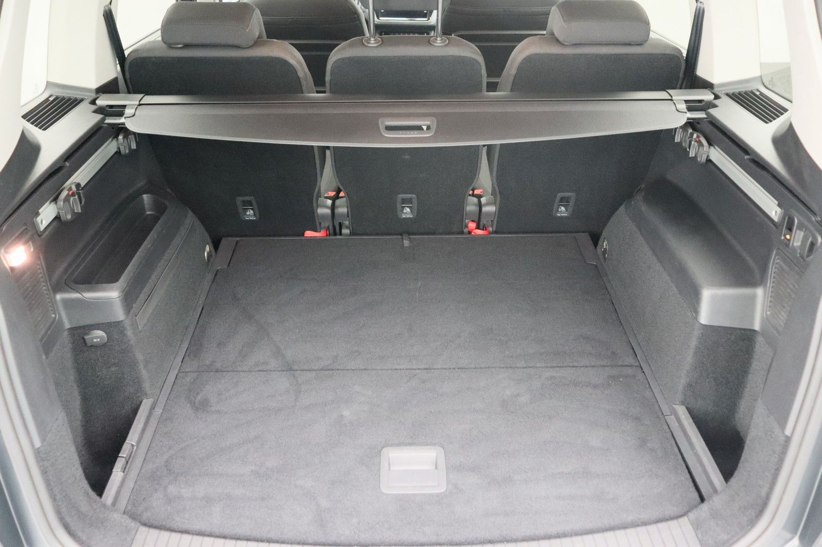 Fahrzeugabbildung Volkswagen Touran Comfortline ACC DSG AHK Massage