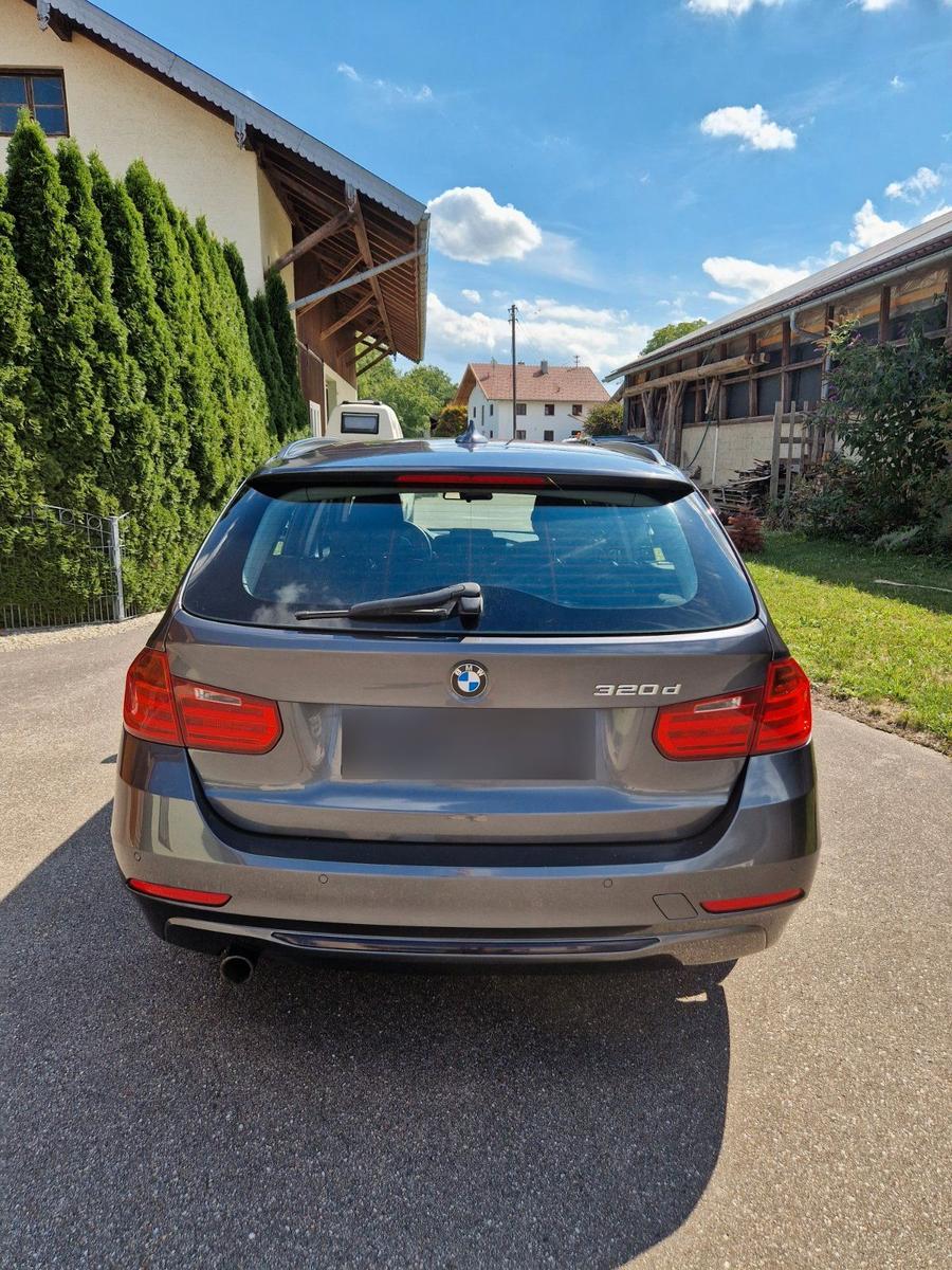 BMW 320 2012 — engine 184 HP (135kW)