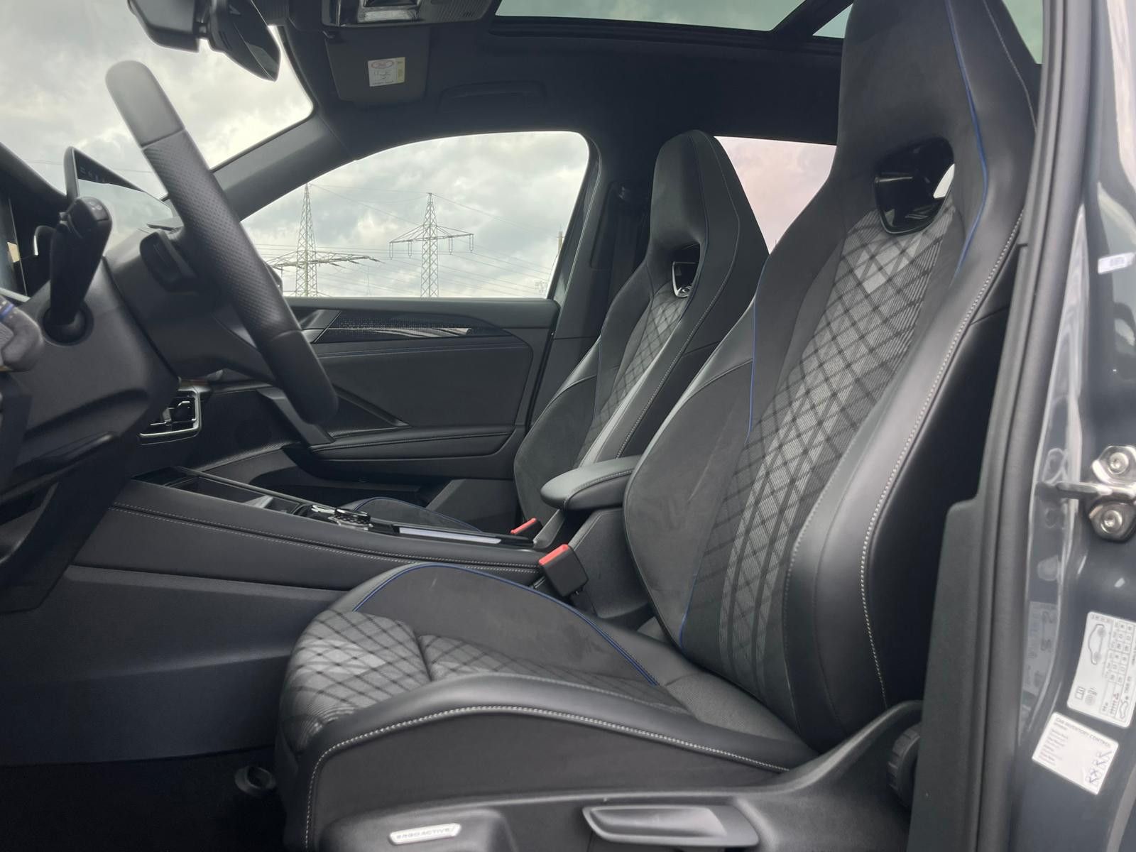 Изображение автомобиля Volkswagen Tayron 2.0 TDI 4M R-Line BLACK*7Si*MATRIX*PANO