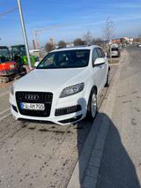 Audi Q7 4.2 TDI quattro tiptronic -S-line, 7 sitze. - Audi Q7 mit Diesel-Antrieb: 4.2
