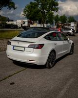 Tesla Model 3 Allradantrieb mit Dualmotor Performa... - Tesla Model 3 in Augsburg