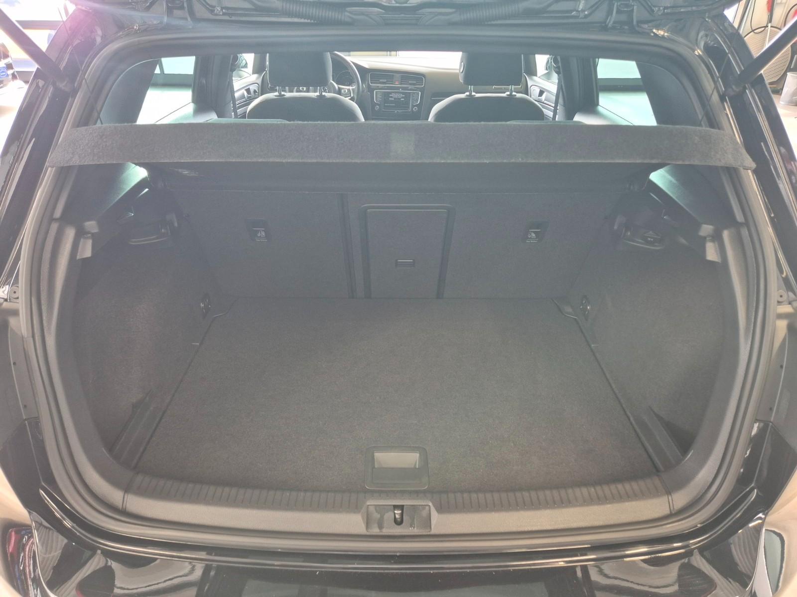 Volkswagen GOLF VII GTI PERFORMANCE NAVI SHZ PDC PANO XENON