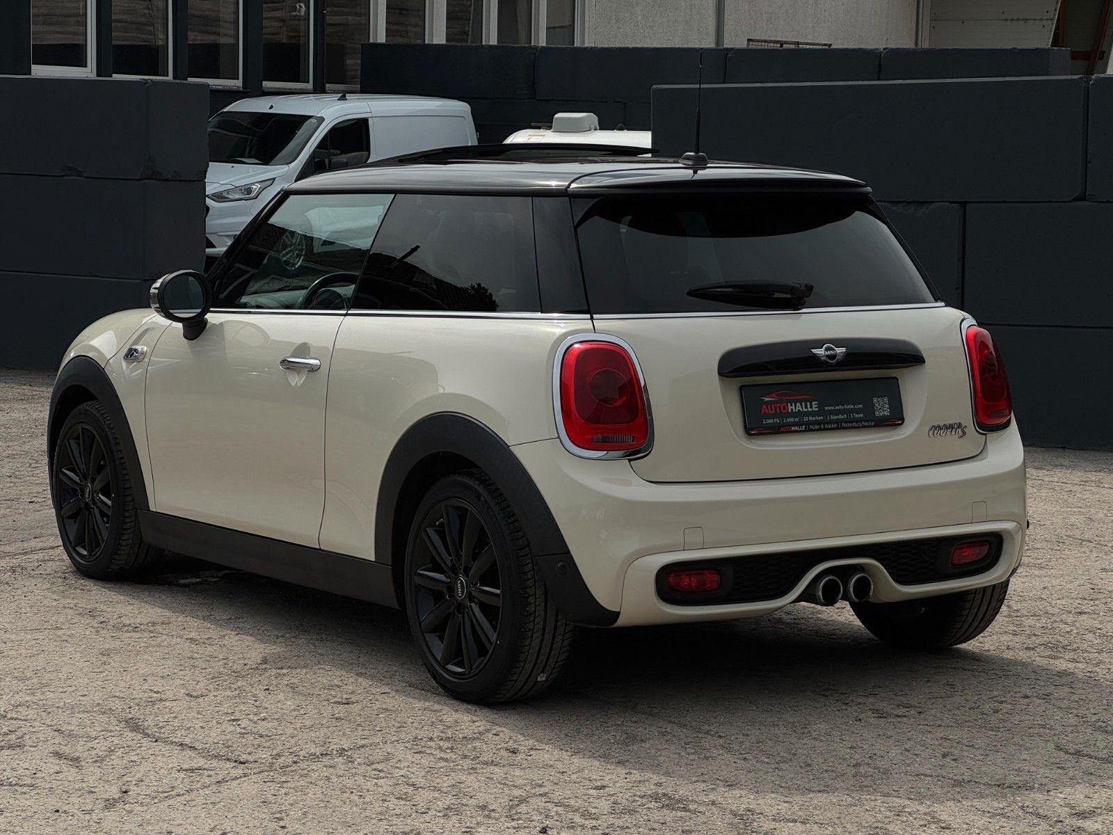 Fahrzeugabbildung MINI Cooper S Panoramadach Tempomat SHZ PDC BLT