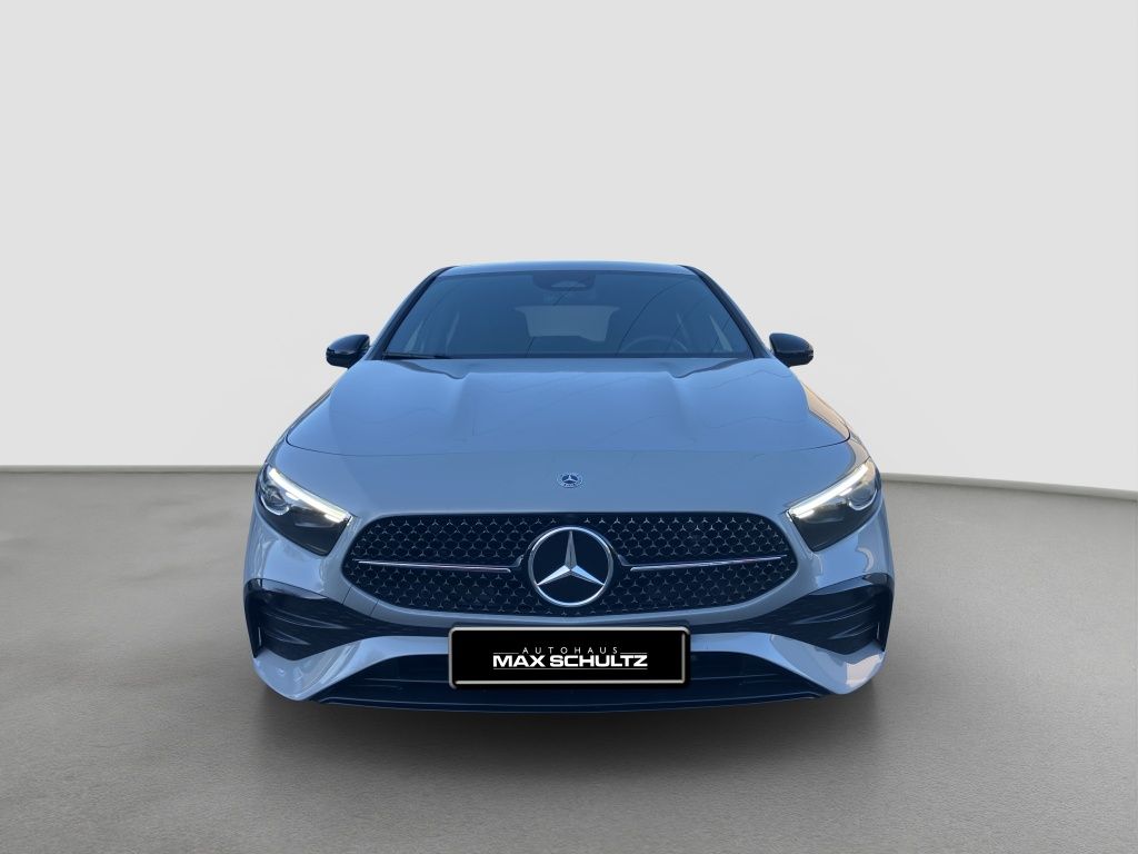 Fahrzeugabbildung Mercedes-Benz A 200 AMG*NIGHT*DISTR*19ZOLL*KAM*MULTIB*NAVI