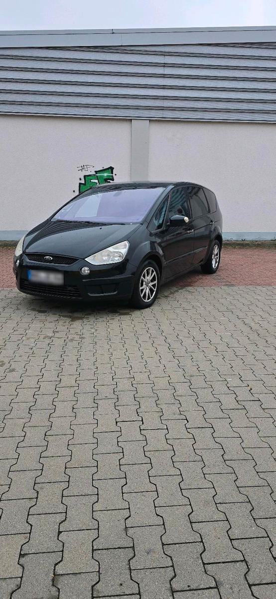 Ford S-MAX 2009 — rear view