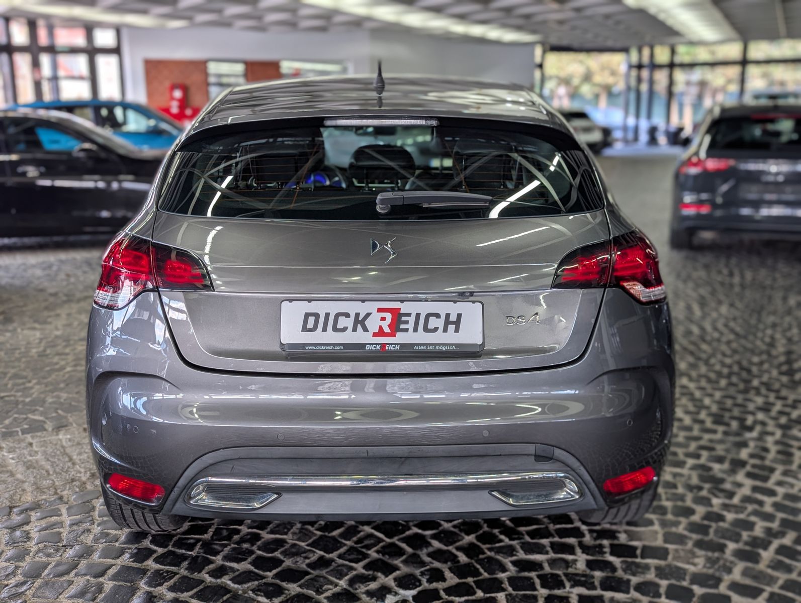 Fahrzeugabbildung DS Automobiles DS4 1.2 PureTech Basis MFL KAM TEMP SHZ PDC ALU1