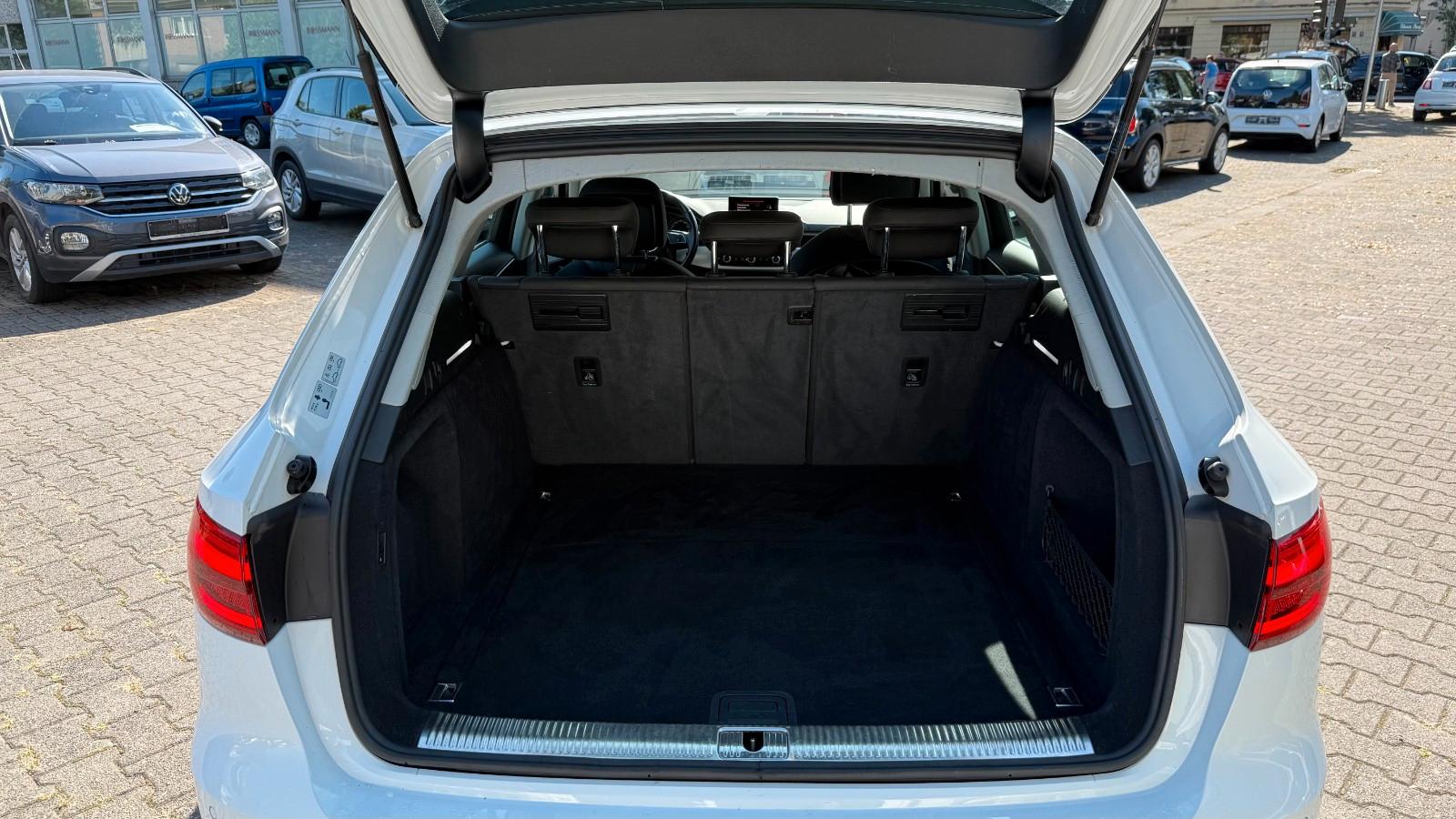 Audi A4  Avant quattro sport *PDC*Xenon*Standheizung*