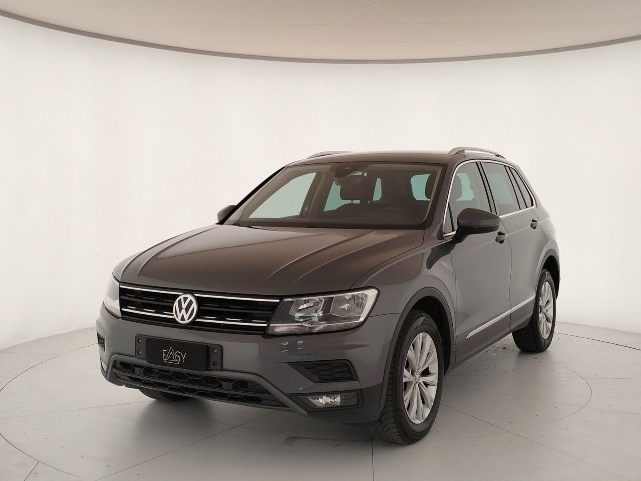 Volkswagen Tiguan - 1