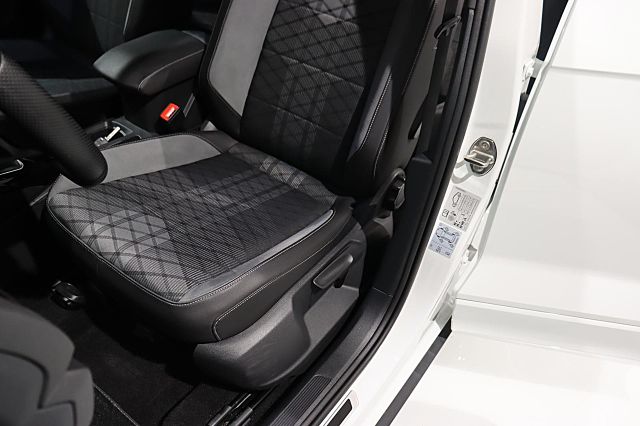 T-Roc R-Line 1.5 TSI DSG ActiveInfo EasyOpen Kam
