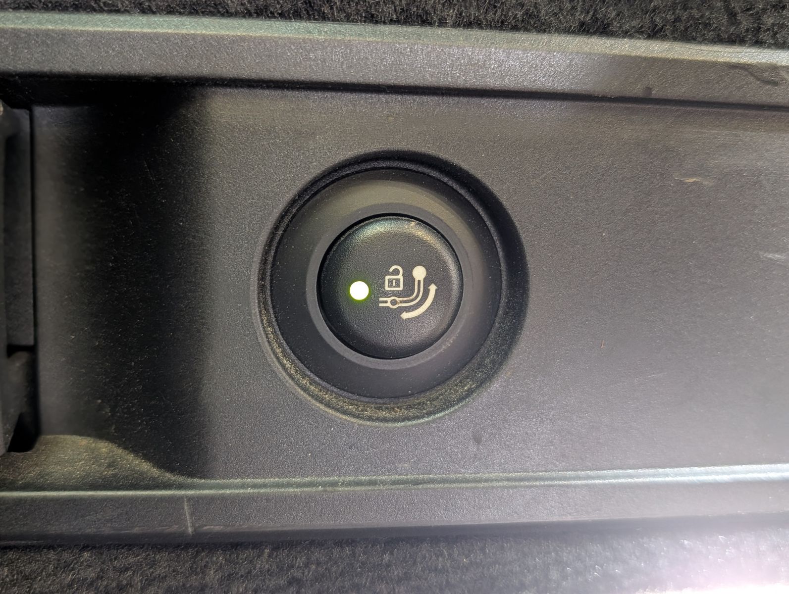 Fahrzeugabbildung BMW 320 i M Sport Navi Shadow*HUD*LED*TEMPO*PANO*AHK