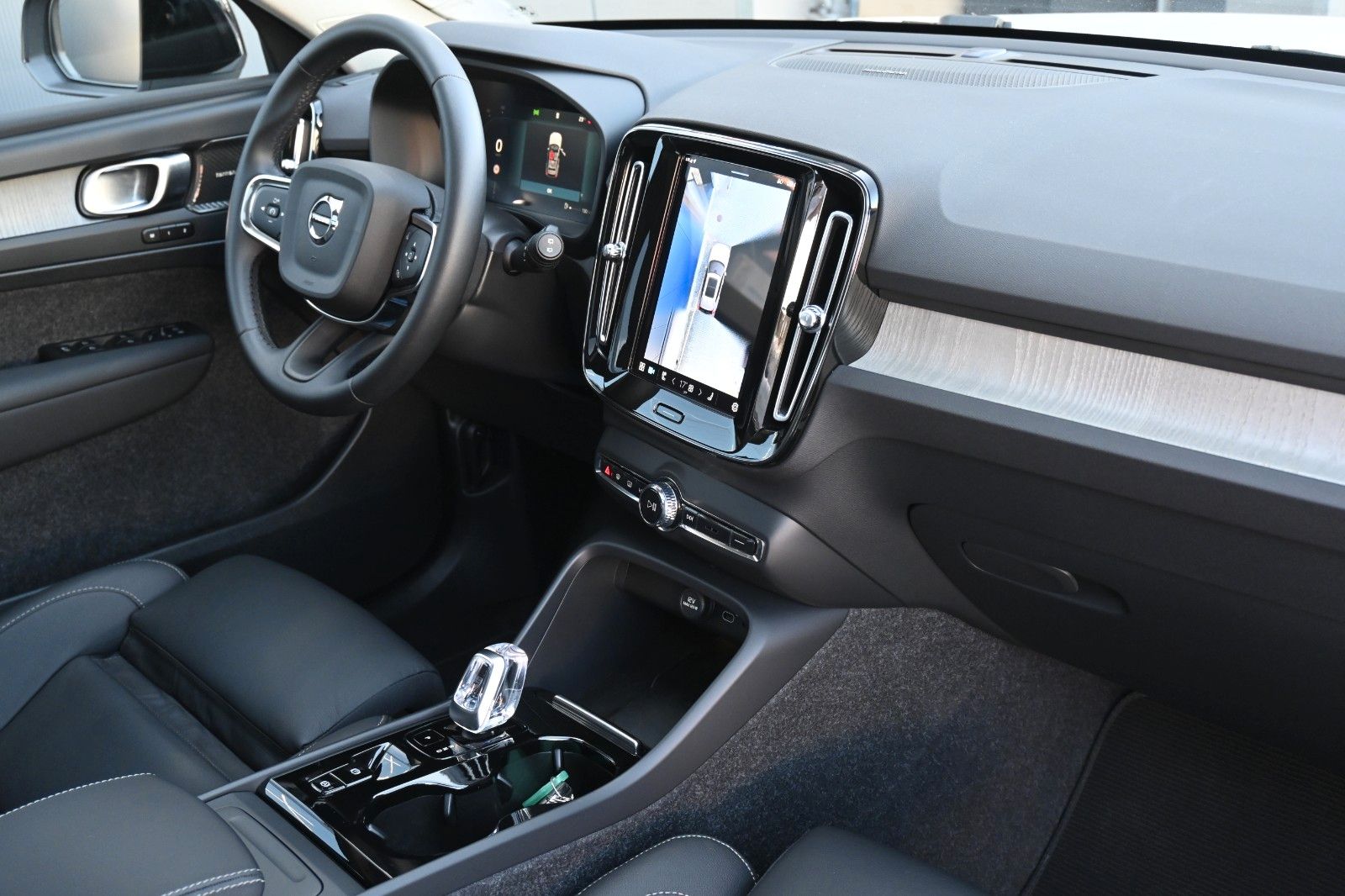 Fahrzeugabbildung Volvo XC40 B4 Dark*FSHZG*360°*PANO*ACC*Pixel*