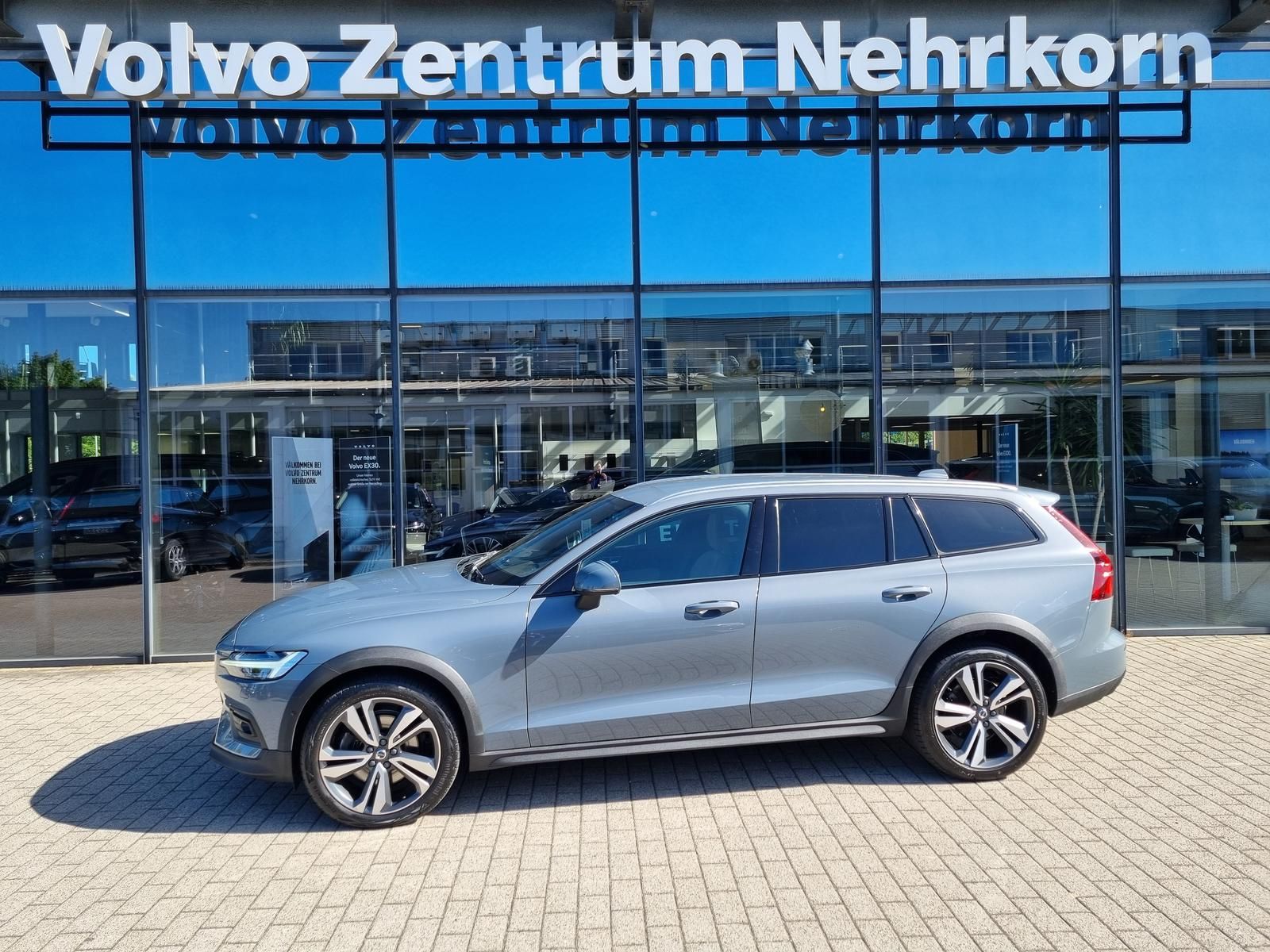 Fahrzeugabbildung Volvo V60 CC B4 D AWD 'AHK, Standheizung'