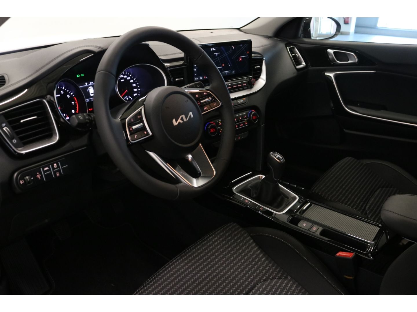 Fahrzeugabbildung Kia Ceed_sw Spirit Navi Tempomat Kamera JBL SHZ