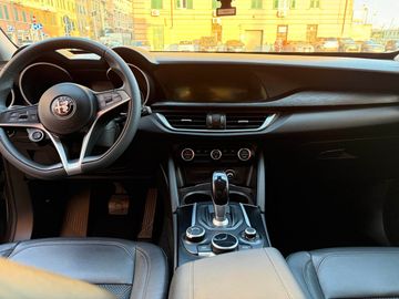 Alfa-Romeo Stelvio - 12