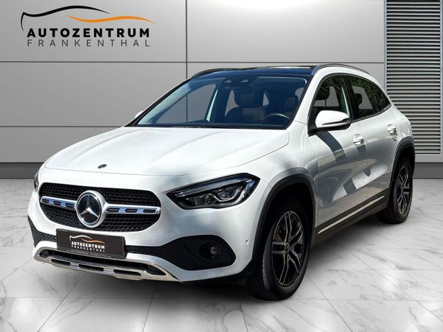 MERCEDES-BENZ GLA 200 8Fach PANO AHK ACC