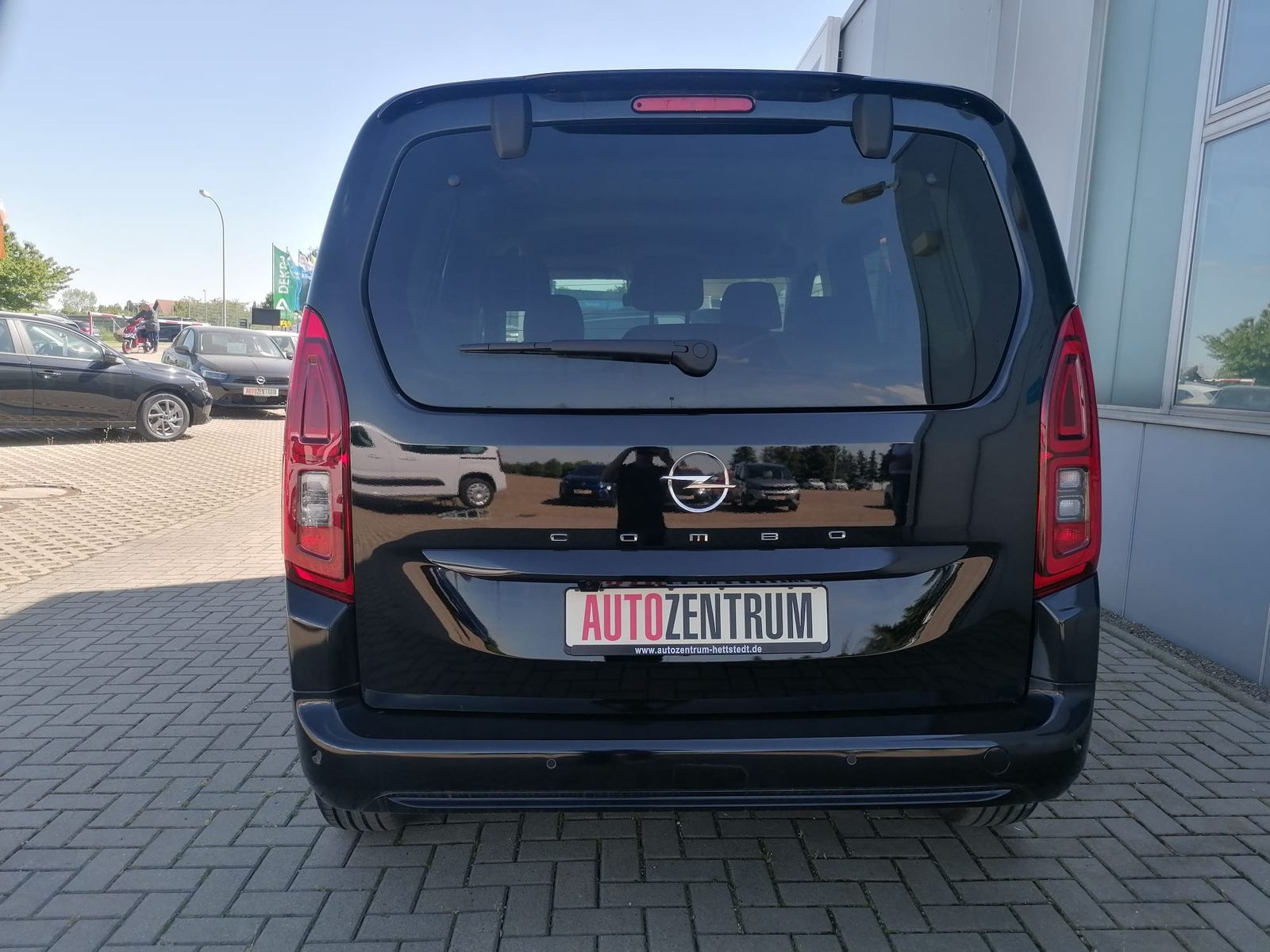 Fahrzeugabbildung Opel Combo 1.5 D PKW MATRIX-LED ALU KAMERA NAVI 10"