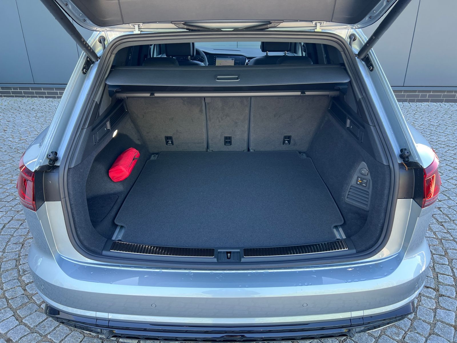 Fahrzeugabbildung Volkswagen Touareg R-Line FINAL EDITION 3.0 TDI 4MOTION