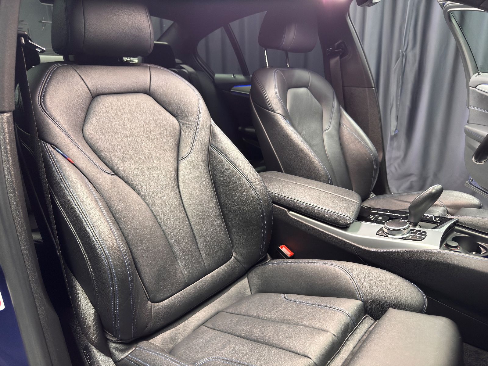 Fahrzeugabbildung BMW M550i Lim. xDrive|LASER|HEAD-UP|AHK|SCHIEBEDACH|