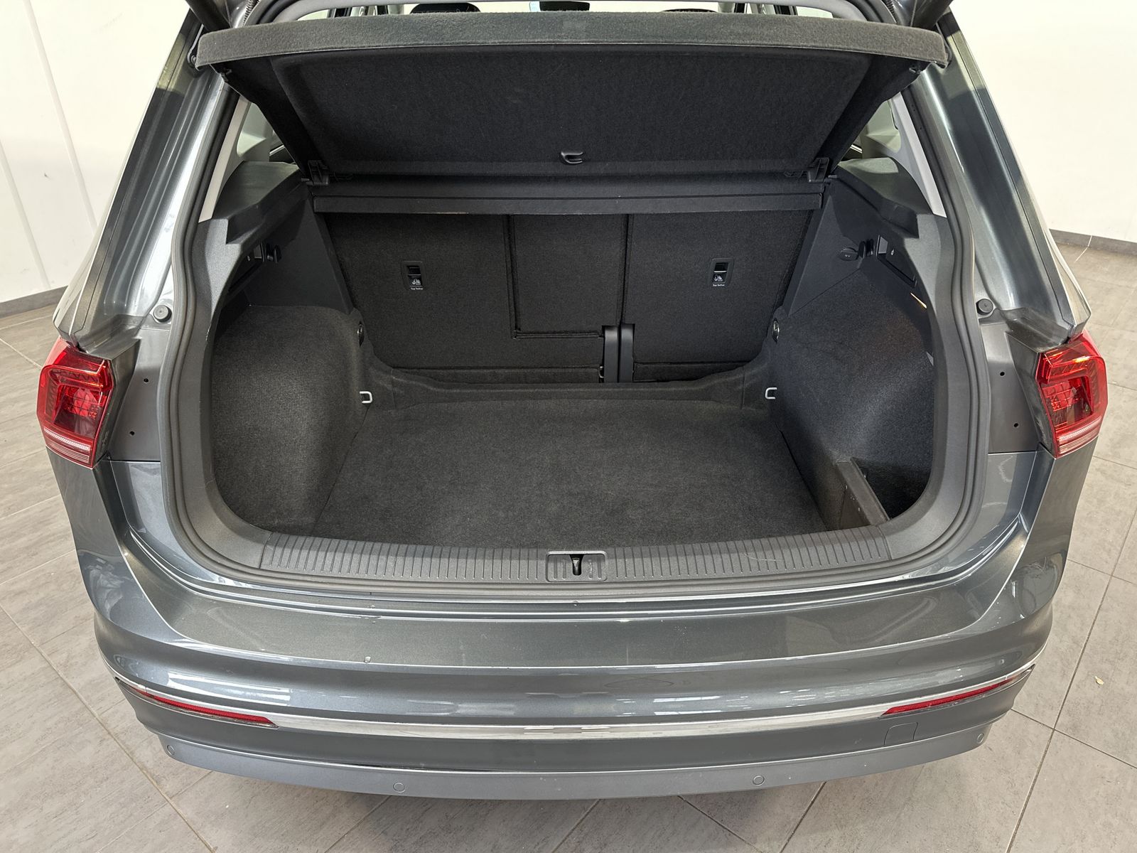 Fahrzeugabbildung Volkswagen Tiguan 2.0 TDI DSG HL NAV+LED+ACC+CARPLAY+SHZ+PP