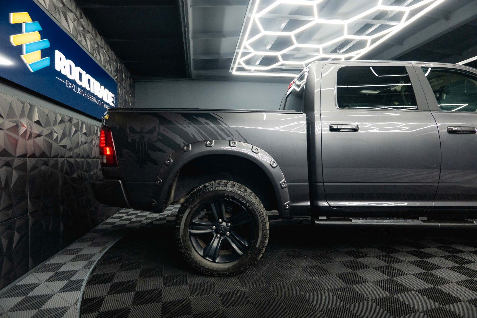 Fahrzeugabbildung Dodge RAM 5.7 V8 HEMI 4x4 Sport OFFROAD NightPaket 19%