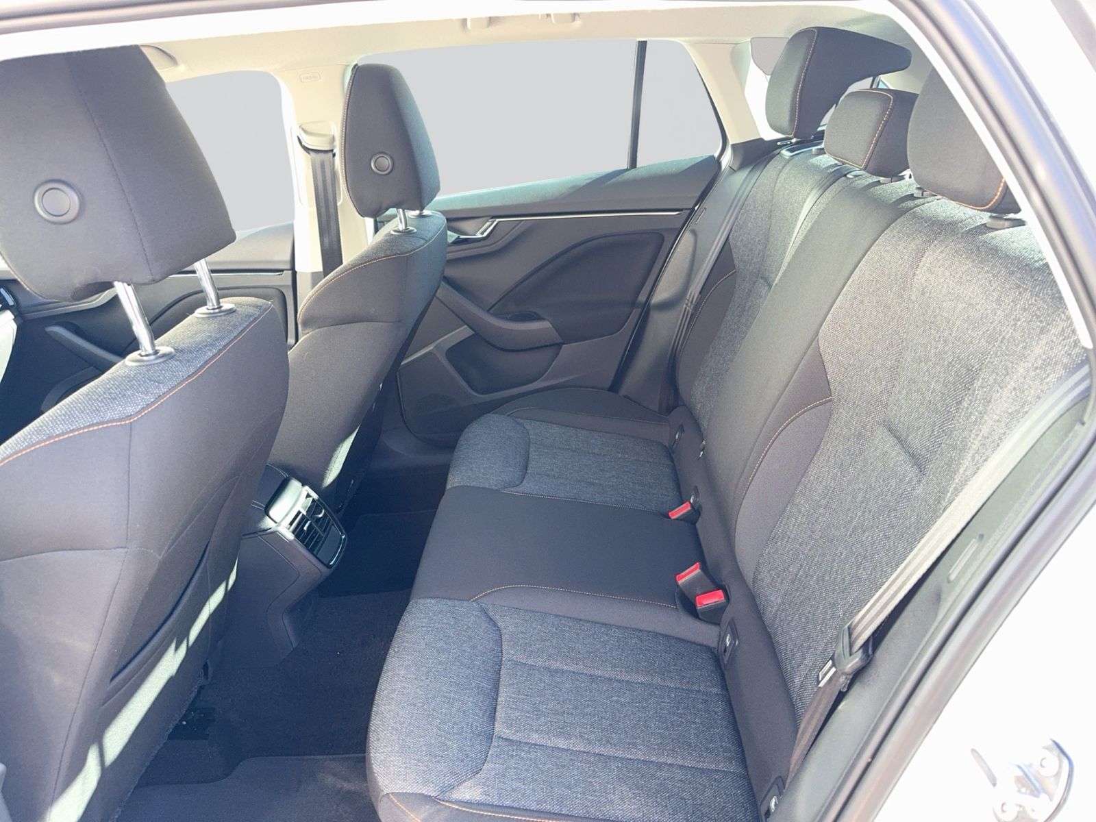 Scala Clever 1.0 TSI, 17" Alu, RearView, AHK Vor