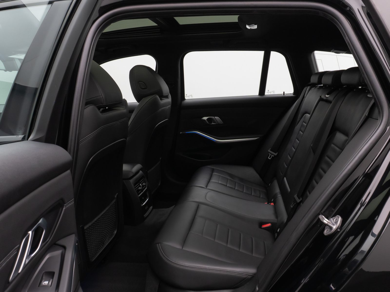 Fahrzeugabbildung BMW 320i M Sport Panorama Kamera Laser HiFi Komfort