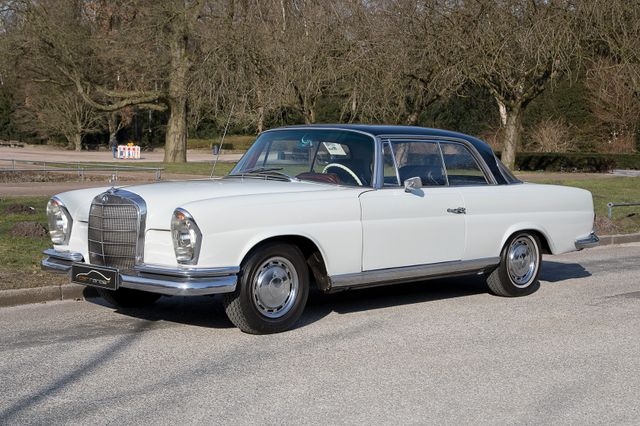 Mercedes-Benz 220 SE W111 mit Wertgutachten 2+