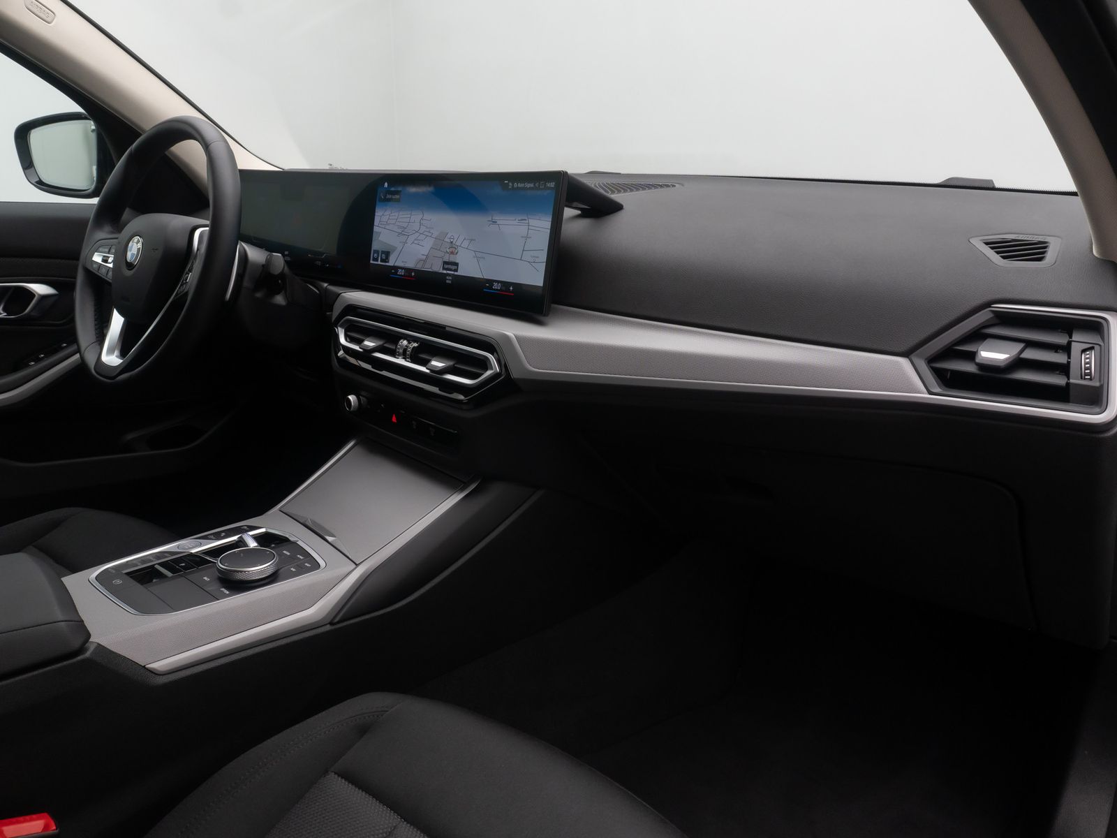 Fahrzeugabbildung BMW 318i DAB PDC Widscreen Geschwindigkeitsreg LED