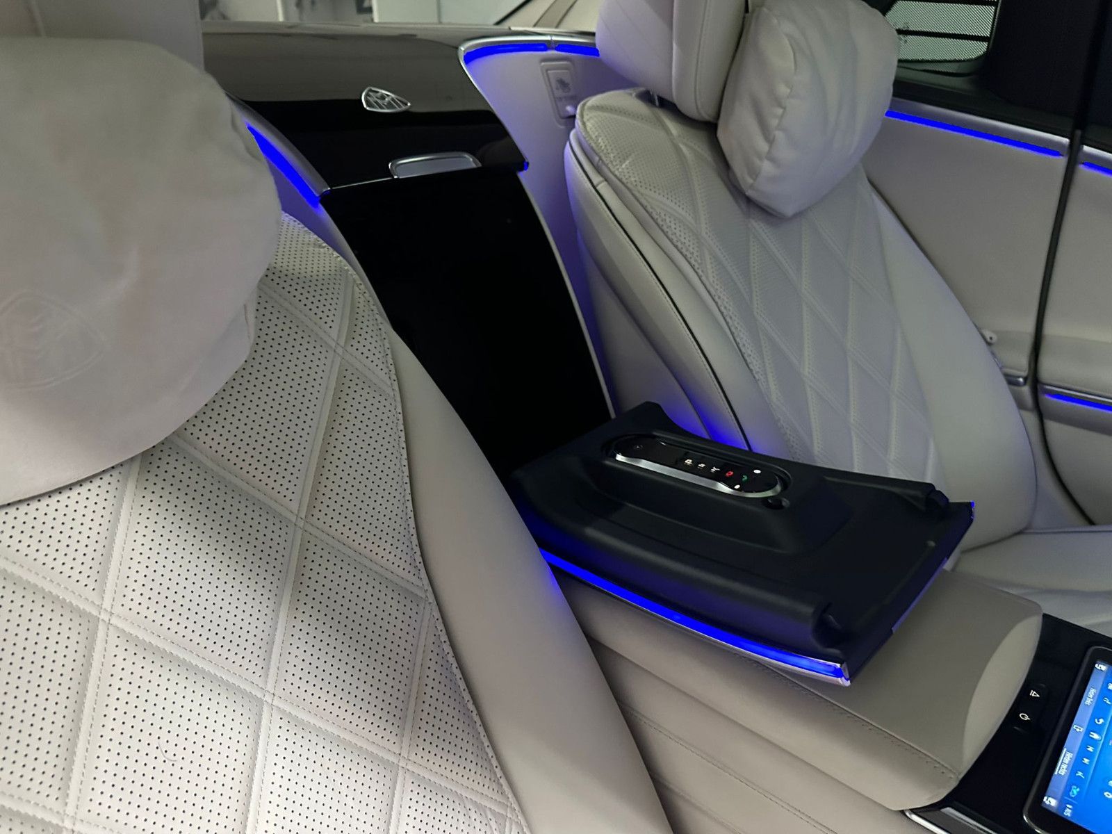 Fahrzeugabbildung Mercedes-Benz S 680 Maybach 4MATIC *PANO*Klapptisch*FIRSTCLASS