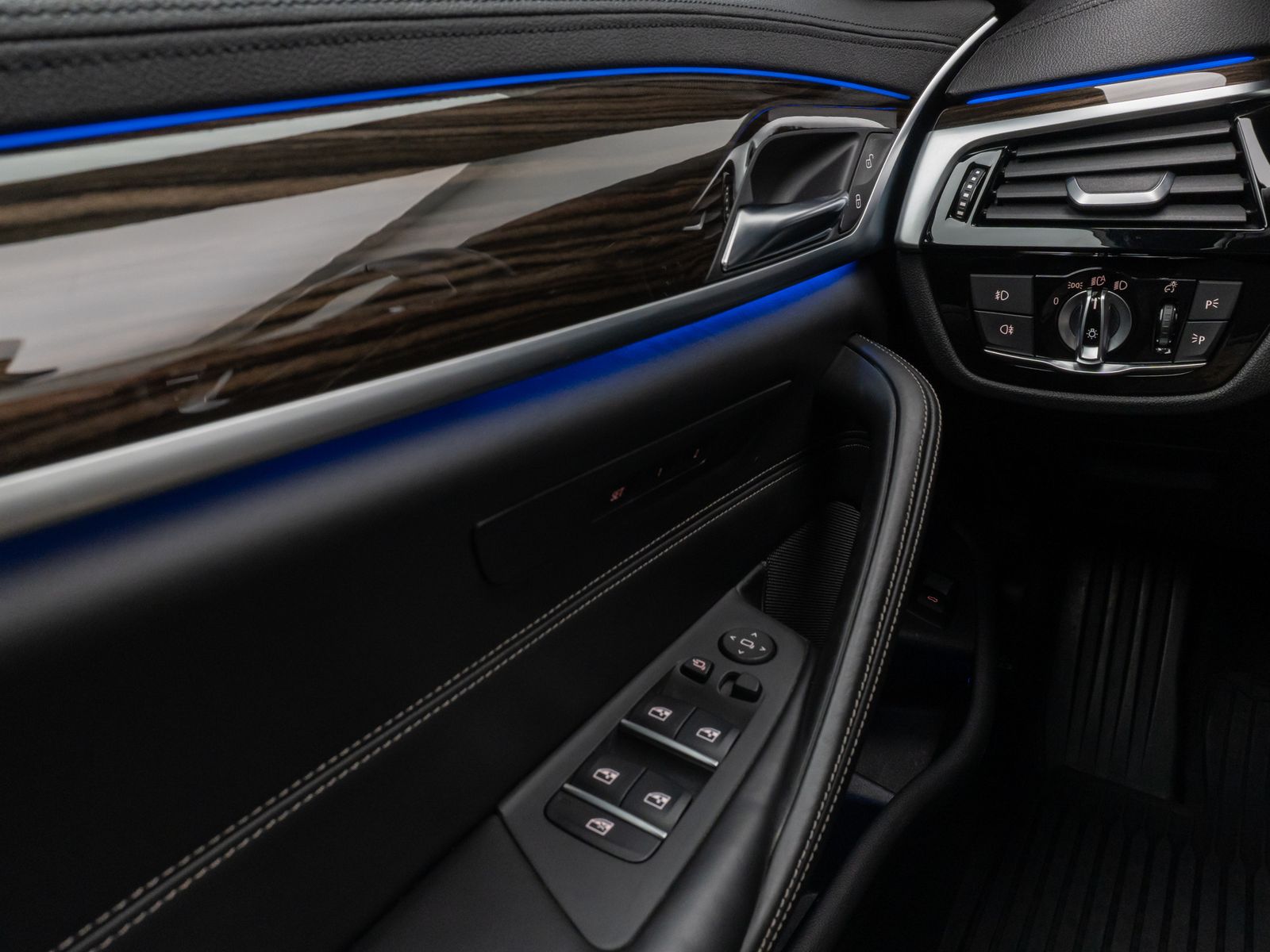 Fahrzeugabbildung BMW 540i xD Luxury Line Kamera HUD HiFi Komfort AHK