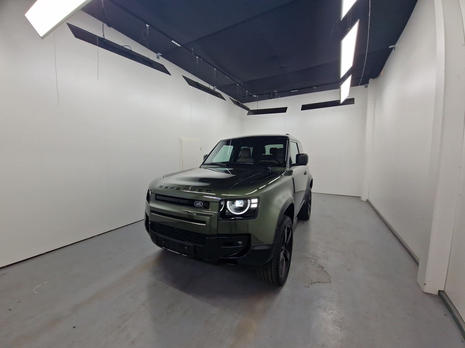 LAND ROVER Defender