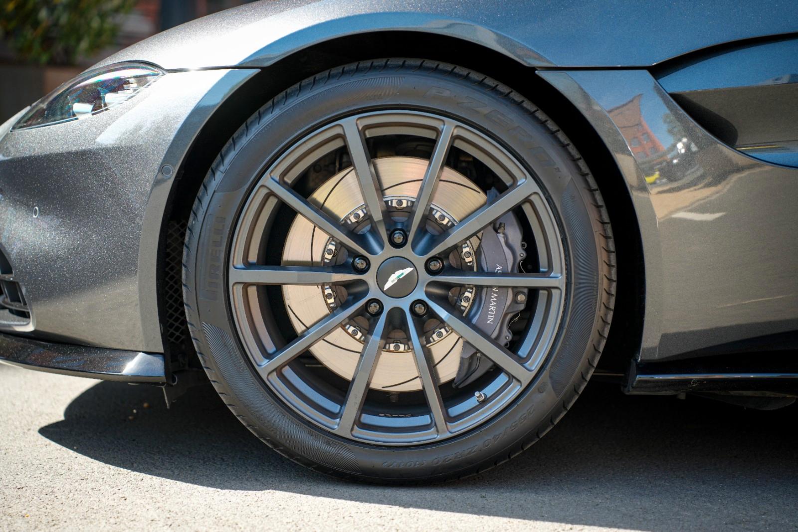 Aston Martin V8 Vantage Coupe 1.HAND / DEUTSCH / ALCANTARA