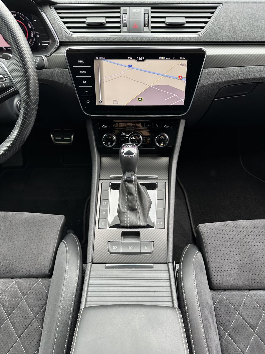 Fahrzeugabbildung SKODA Superb Combi 2.0 TDI DSG Sportline NAV+LED+ACC