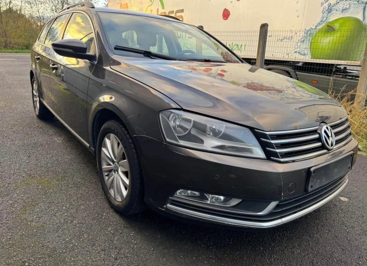 Volkswagen Passat 2014 — interior