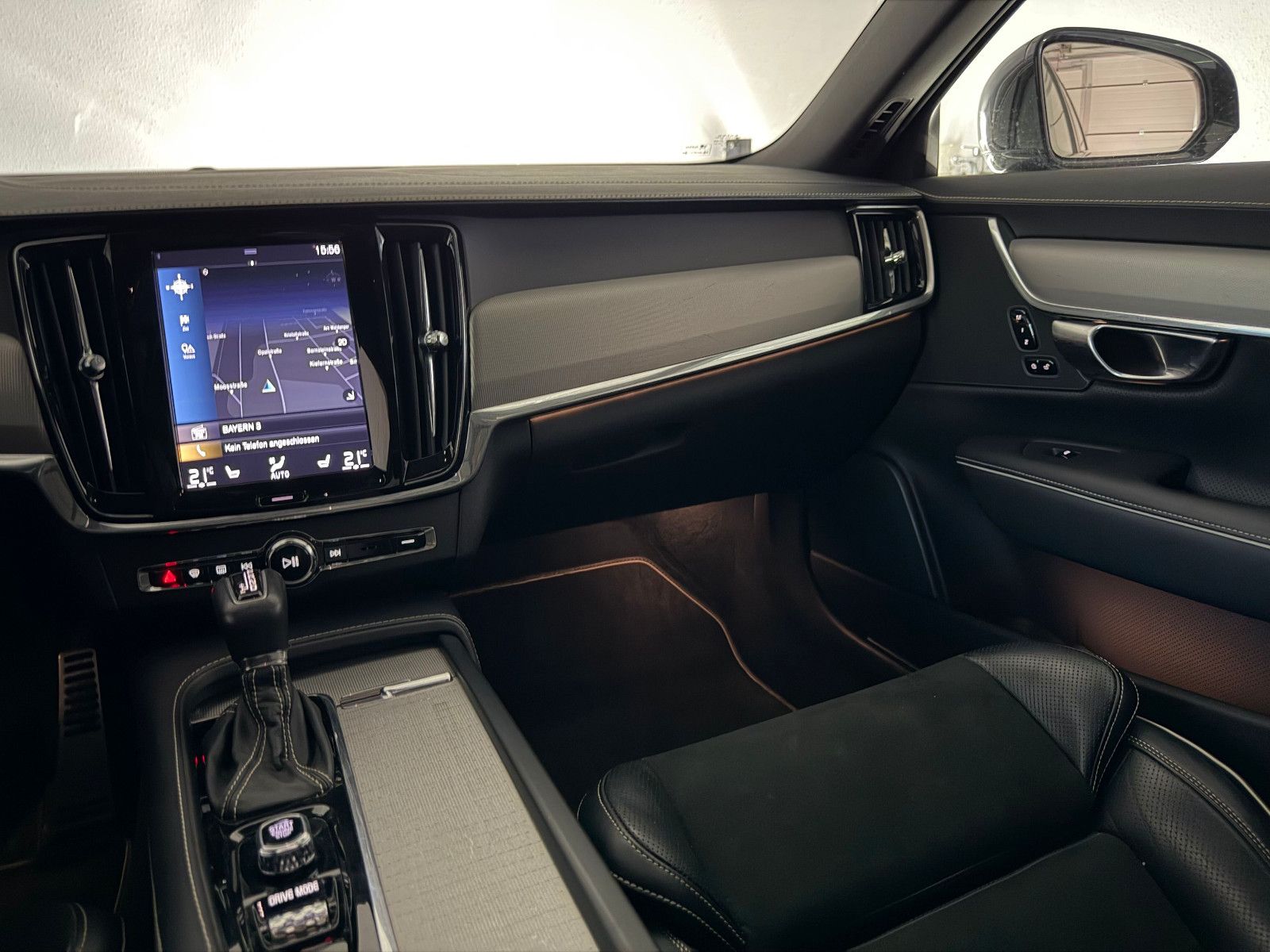 Fahrzeugabbildung Volvo V90 Kombi R Design D5 AWD/MEMORY/AHK/LED/KAM