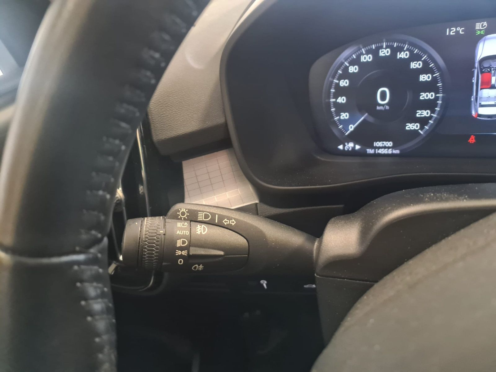 Fahrzeugabbildung Volvo XC40 Momentum AWD/LED/KLIMA/GARANTIE