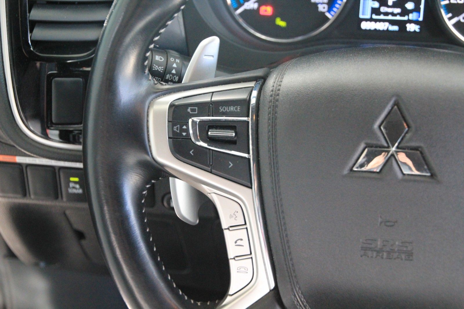 Fahrzeugabbildung Mitsubishi Outlander PHEV 4WD Plus Spirit