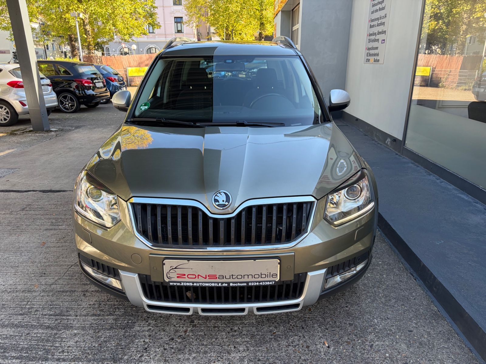 Fahrzeugabbildung SKODA Yeti Adventure+AHK+Navi+SHZ+Allw.LM+BT+PDC