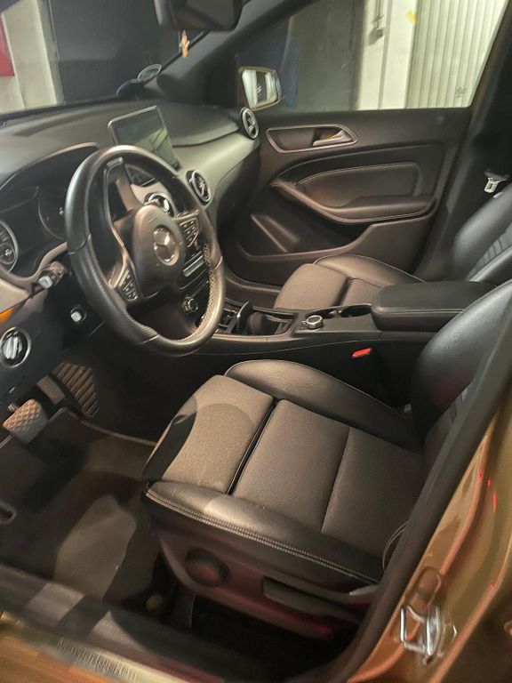 Image of Mercedes-Benz B 220
