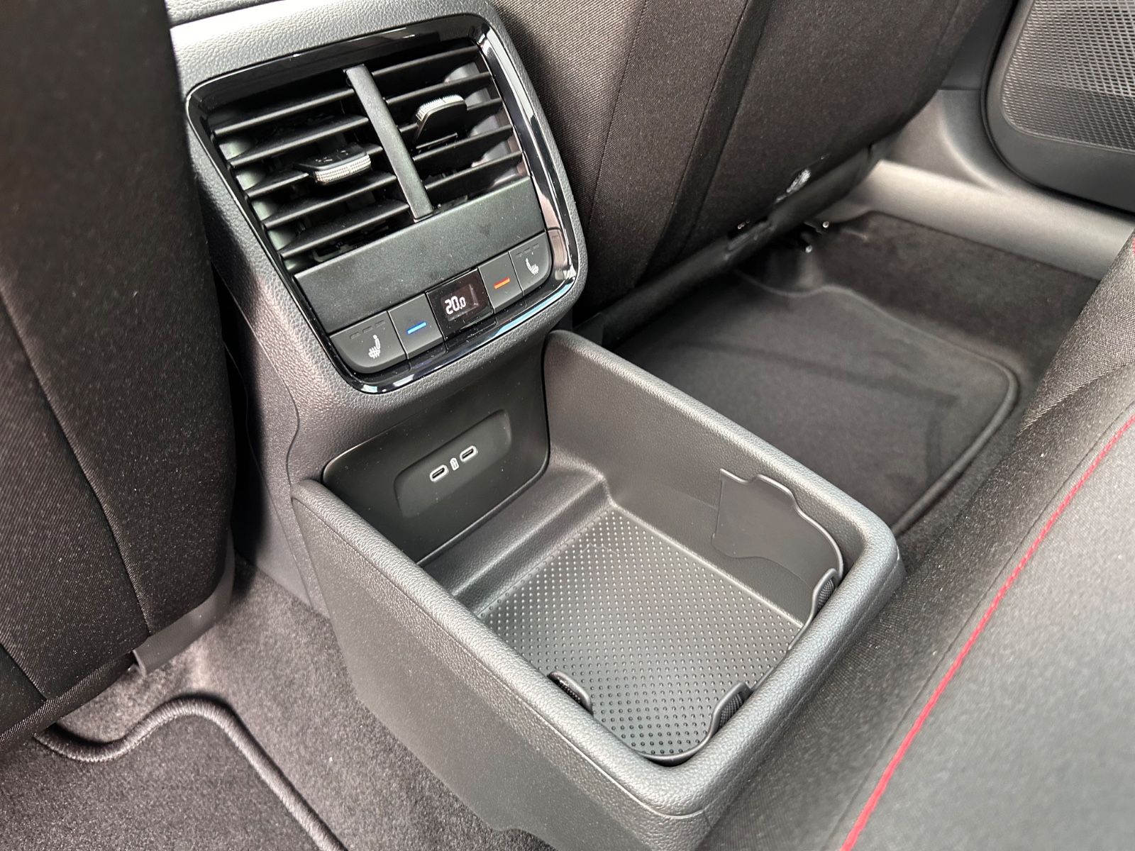 Fahrzeugabbildung SKODA Octavia RS Combi 2.0 TSI Pano/360°/Matrix/ACC